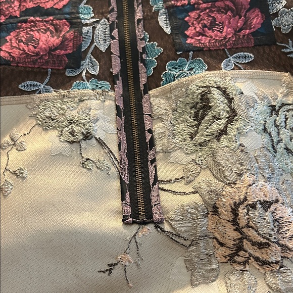 Elegant Floral Midi Dress with Zipper Detail - Picture 14 of 14